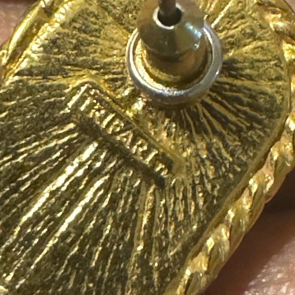 Trifari Chic Gold and Cream Stud Earrings - Picture 6 of 6